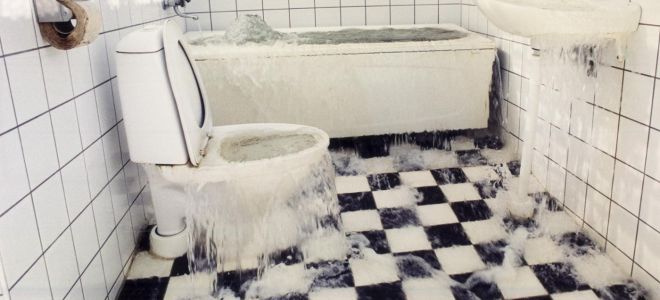 Как прочистить унитаз в домашних условиях при засоре