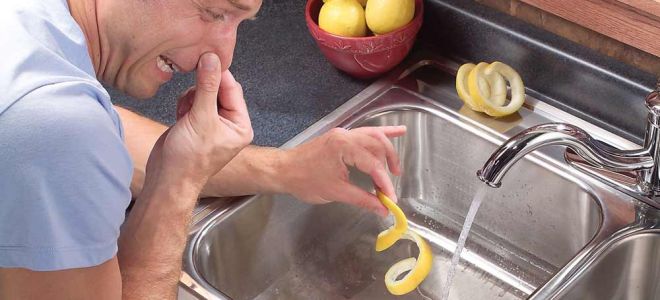 Как бороться с запахом в кухонной раковине