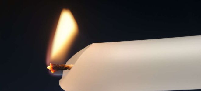 Как вывести пятно от воска или парафина