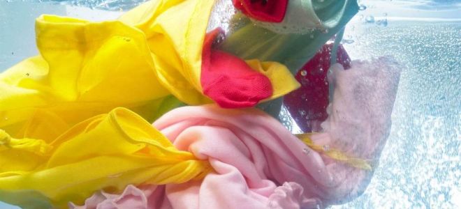 8 советов по стирке белой и цветной одежды вручную