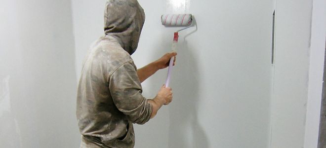 Как быстро смыть водоэмульсионную краску со стены
