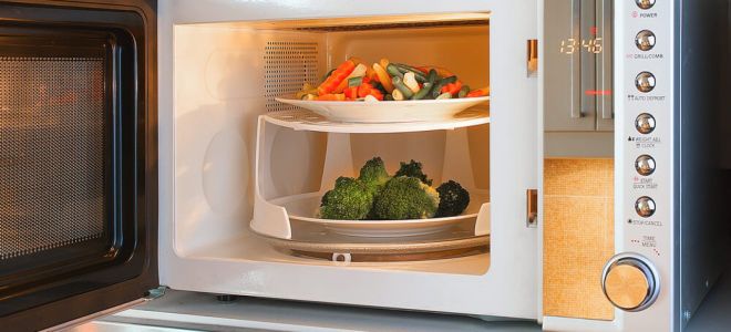 Какие продукты нельзя нагревать в микроволновой печи
