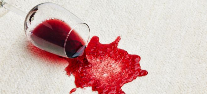Как вывести пятно от красного вина с любой одежды